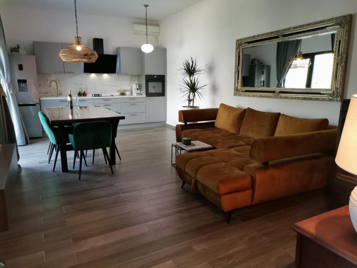 Seaview Holiday Apartments, Ventura Нін Екстер'єр фото
