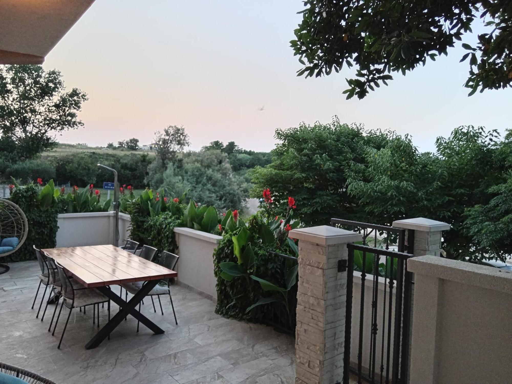 Seaview Holiday Apartments, Ventura Нін Екстер'єр фото