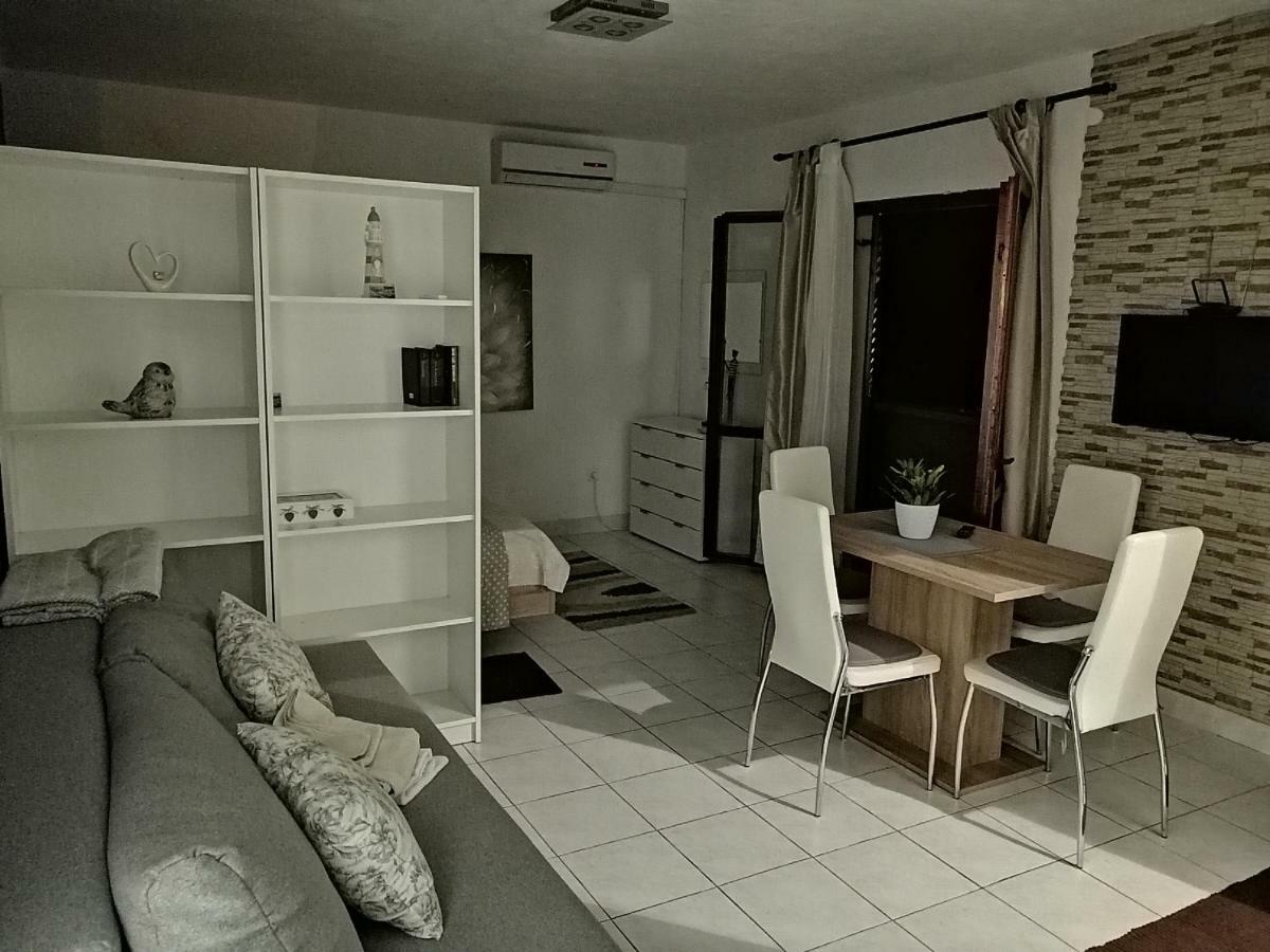 Seaview Holiday Apartments, Ventura Нін Екстер'єр фото